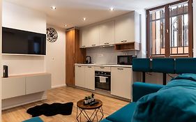 Downtown Residence By Stlcz